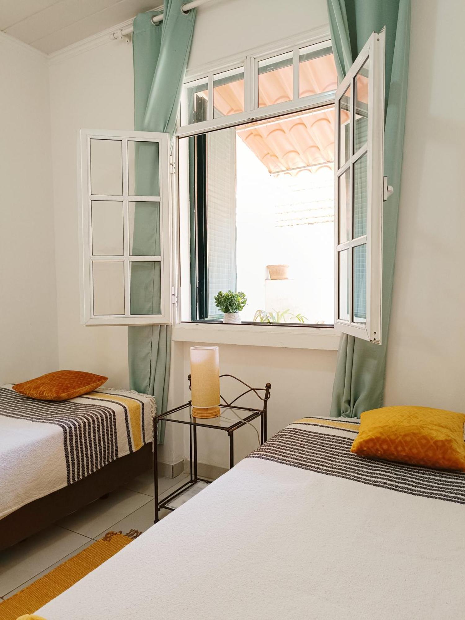 Home & Flower - Private Bedrooms Funchal Szoba fotó